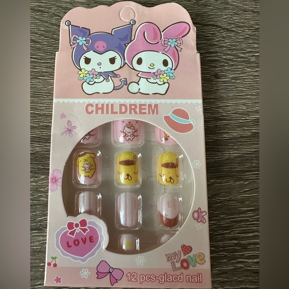Hello Kitty Nails and vanity sets for girls - Picture 8 of 9